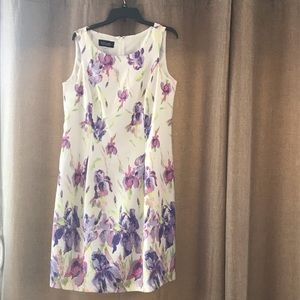 BLACK LABEL. Beautiful floral summer dress